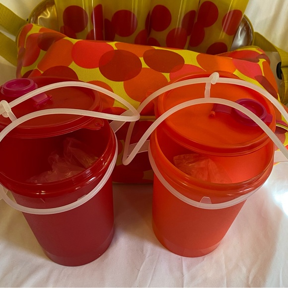 Tupperware Vintage Picnic Set, Insulated 2 strap shoulder bag with Polka Dots - Picture 4 of 13